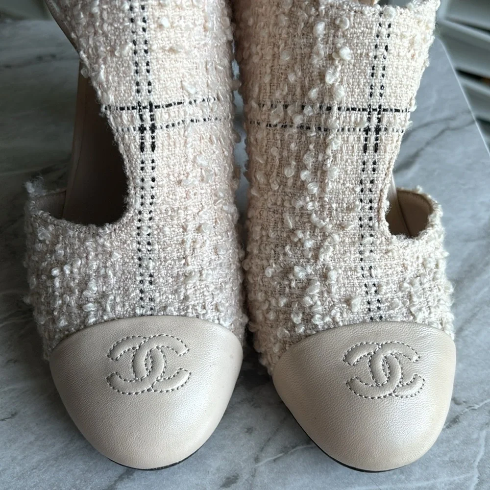 EUC Chanel Cream Tweed d’orsay 3.5” heel 2021 logo on leather toe z37 - Picture 8 of 8